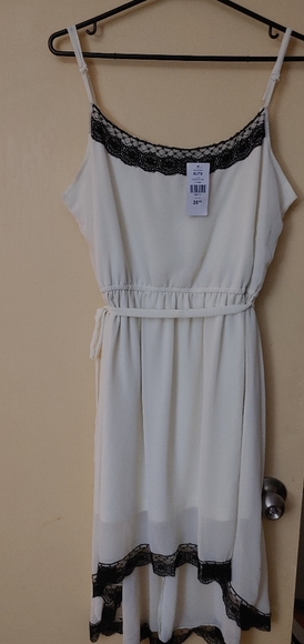 Suzy Shier size XL off-white with black lace never worn - Picture 1 of 2